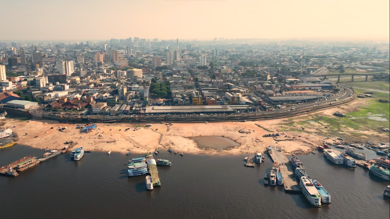 Seca em Manaus bate recorde histórico com nível do Rio Negro em 13,59 metros