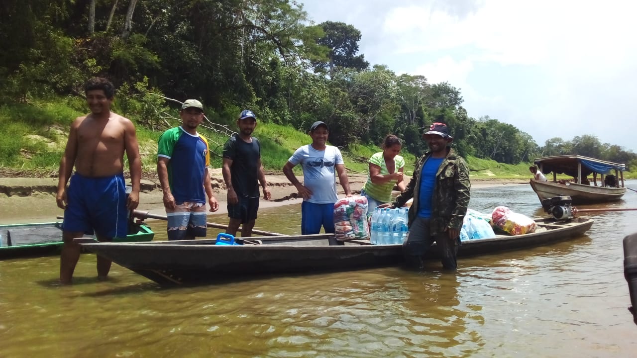 Estiagem: Doação de alimentos e água beneficia famílias na Reserva Amanã, no Amazonas
