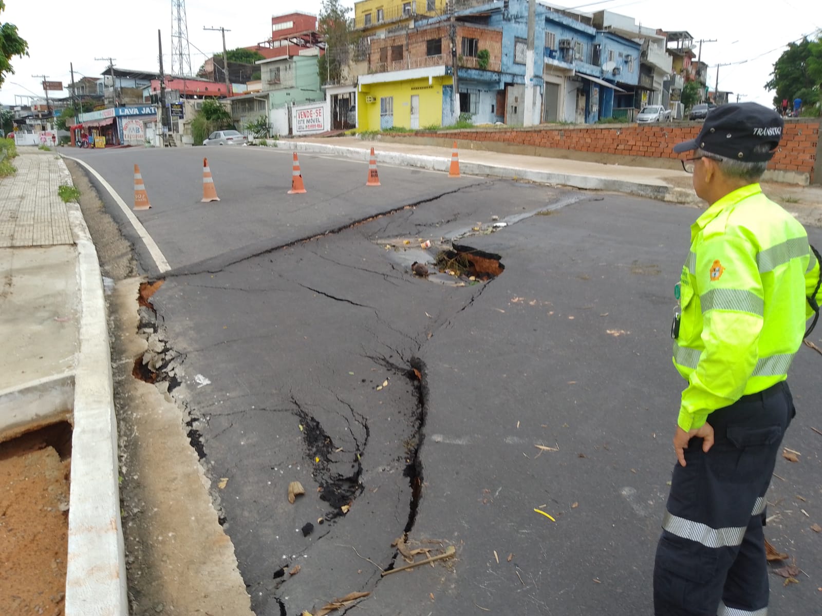 Linhas de ônibus e trânsito são alterados para obra emergencial na Zona Oeste de Manaus