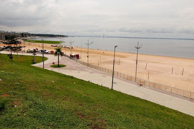Praia da Ponta Negra é liberada para banho após Rio Negro alcançar 17,94 metros em Manaus
