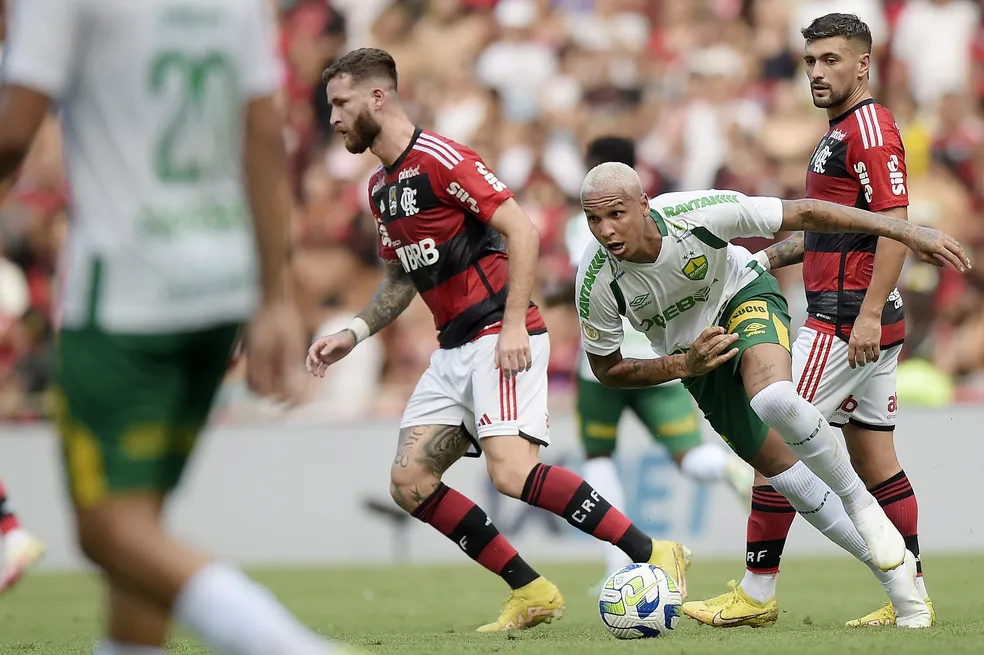 After being booed, Deyverson jokes when he apologizes to Flamengo fans