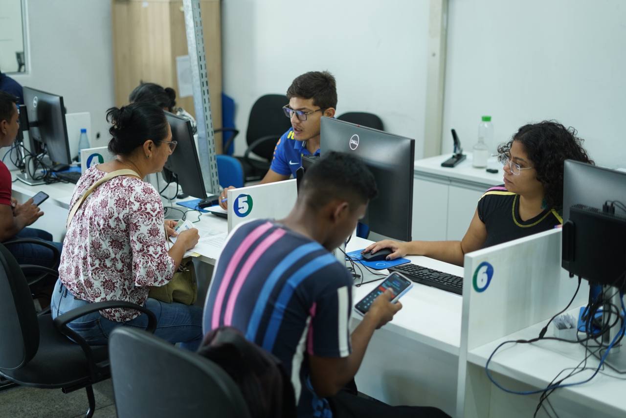 Sine Amazonas oferta 30 vagas de emprego; há oportunidade de jardineiro a costureira