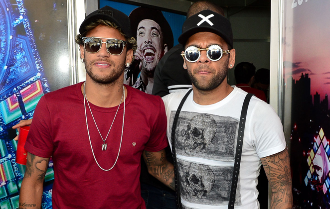 Neymar’s father sends R0,000 to help defend Daniel Alves, says website