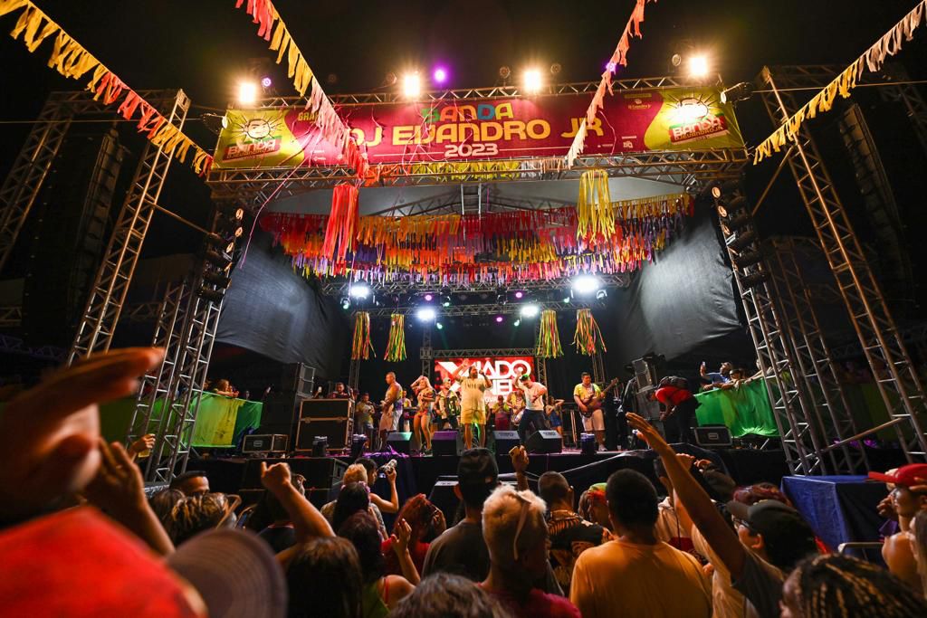 DJ Evandro Jr’s band opens Manaus Carnival