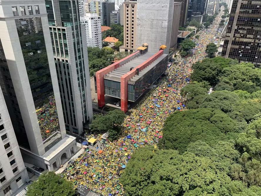 Supporters of Jair Bolsonaro occupy Avenida Paulista with demonstrations this Sunday (25)