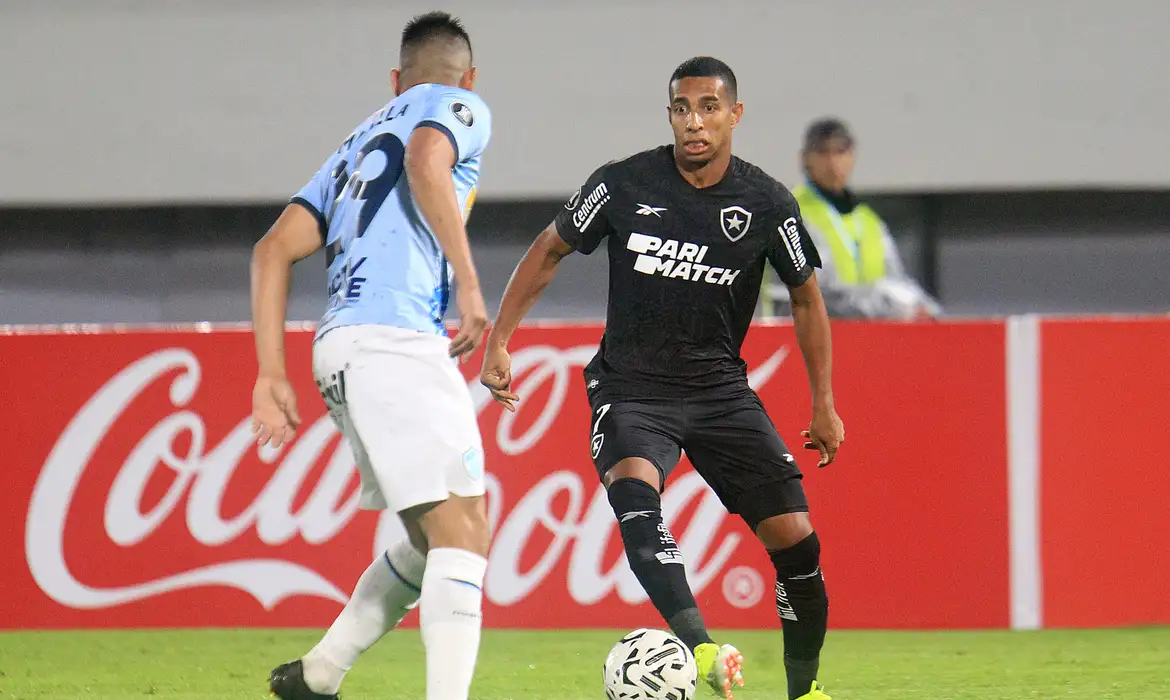 Botafogo decides future in the Pre-Libertadores against Aurora