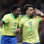 Meia ex-Flamengo marcou de pênalti no último lance do jogo