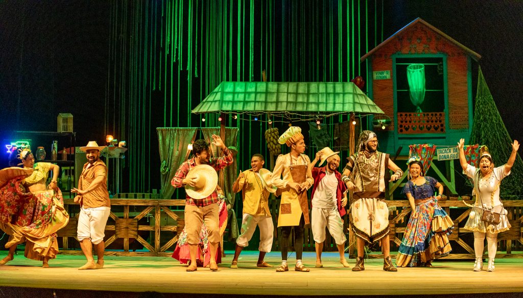 Espatódea Trupe presents ‘Amazonas, the biggest show in Brazil’ at Teatro Manauara