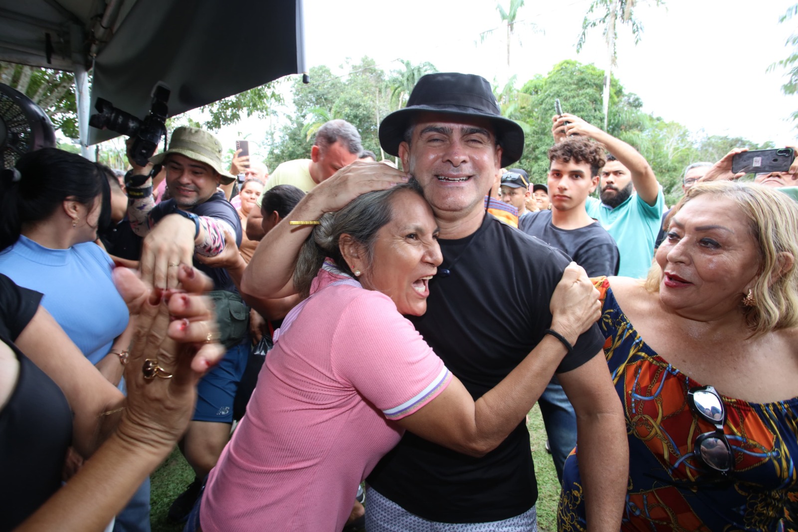 Prefeito inaugura pavimentação do ramal Cachoeira do Leão e anuncia novas obras