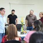 Prefeito conversa com servidores da Visa Manaus