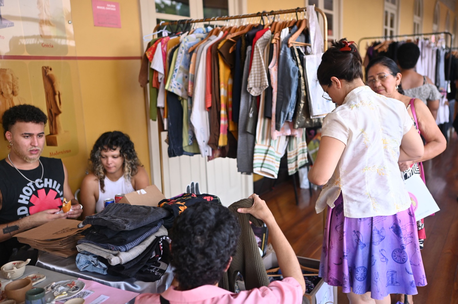 Fair brings together products from LGBTQIAPN+ entrepreneurs in Manaus
