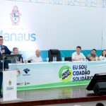 Prefeito de Manaus, David Almeida, acompanhado do vice-prefeito, Marcos Rotta, e secretários municipais, durante lançamento da campanha “Eu Sou Cidadão Solidário”