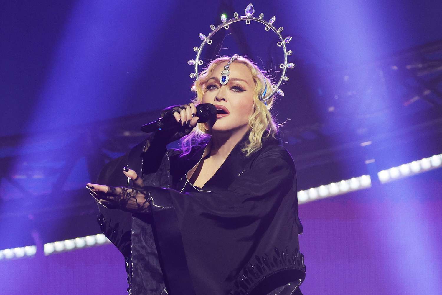 Madonna will perform free show on Copacabana beach in RJ