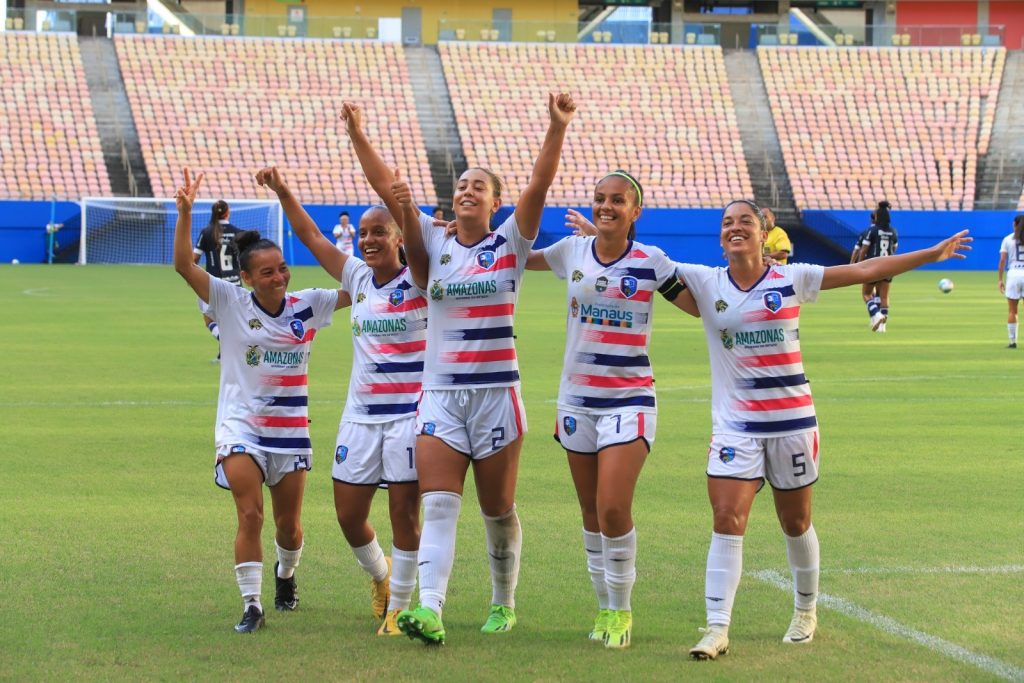A camisa 7 Gabi marcou mais uma vez de falta