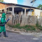 Em março deste ano, foram entregues 20 veículos e 125 pulverizadores de inseticida para 20 municípios do interior do estado