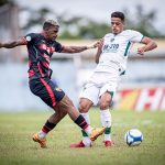 Gramado ruim prejudicou andamento do jogo