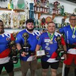 Washington Silva e José Carlos Melo (3º e 4º da esquerda para a direita) com outros membros da Seleção Amazonense de Powerlifting