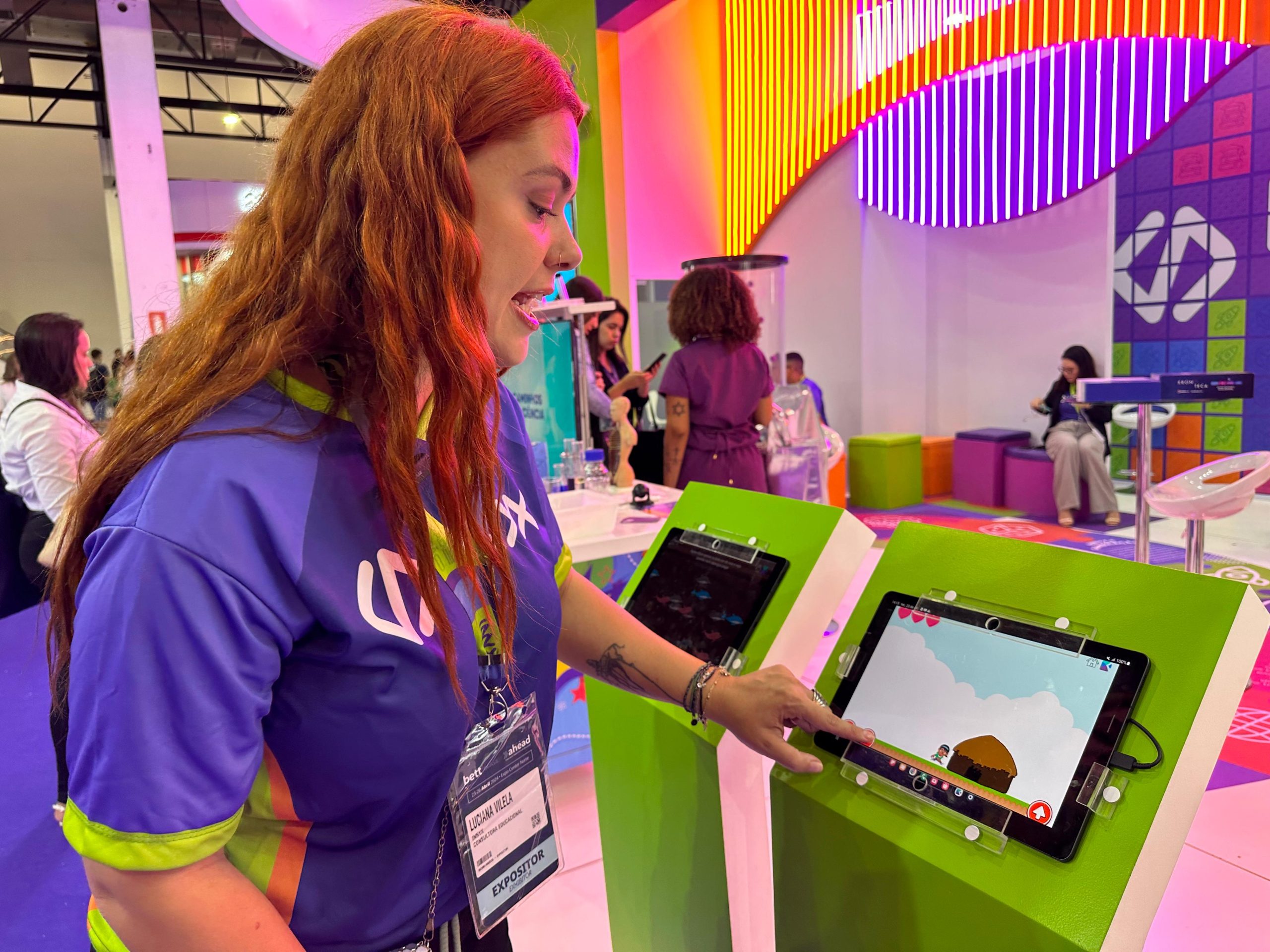 Empresa investe em sistemas digitais de ensino como mecanismo para evitar evasão escolar