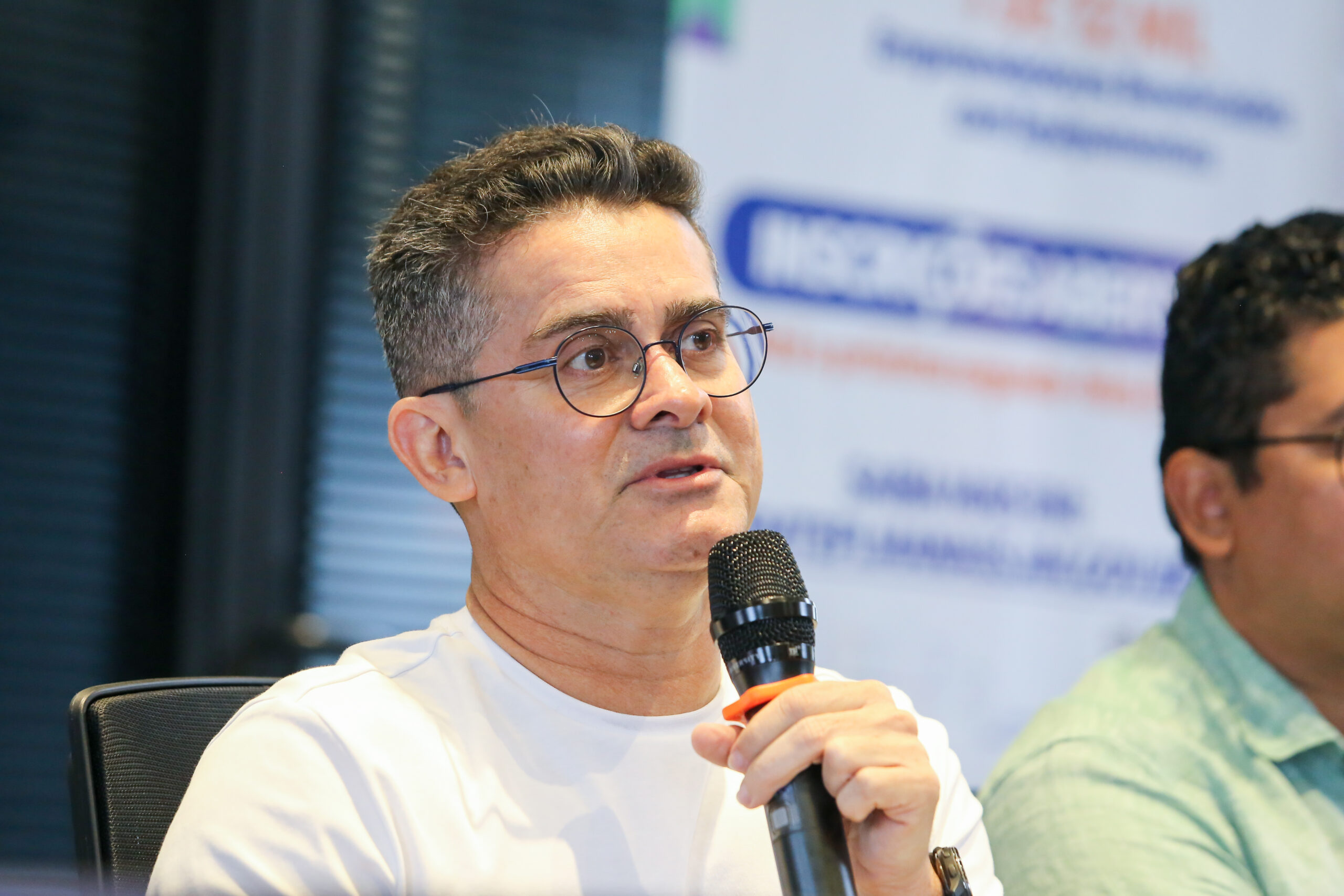 David Almeida adia oficialização de pré-candidatura à Prefeitura de Manaus