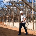 Prefeito de Manaus, David Almeida, vistoriando obras no T7