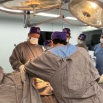 Paciente foi um homem de 49 anos diagnosticado com artrose grau 4 no joelho direito