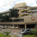 Concursados do MP-AM protestam em frente à sede do órgão, pedindo nomeações