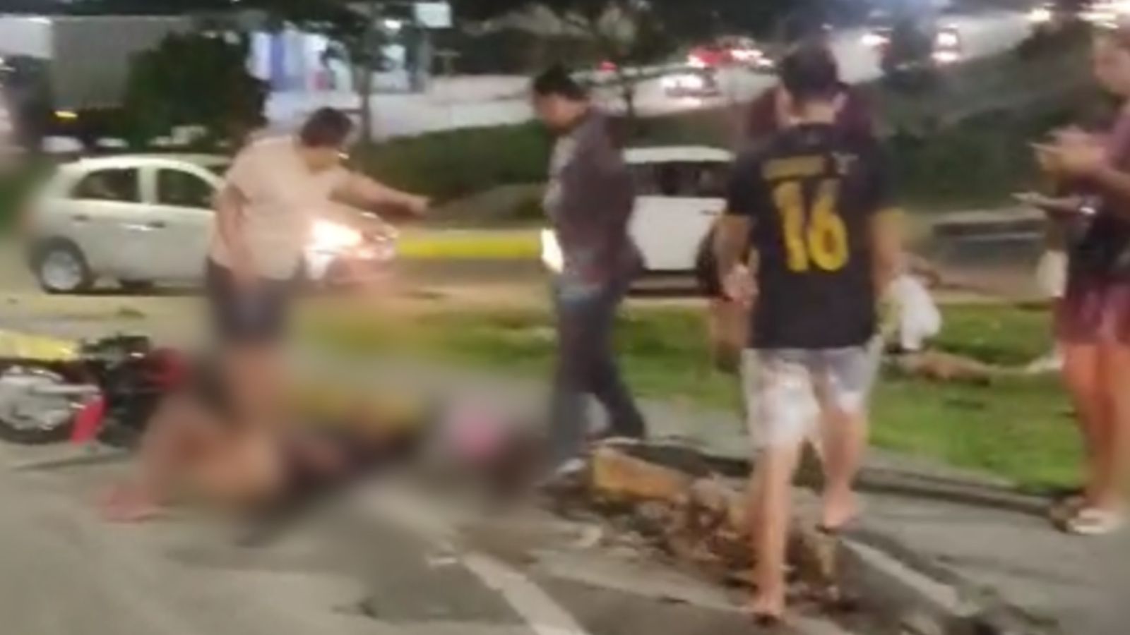VÍDEO: Casal fica ferido após acidente de trânsito em Manaus