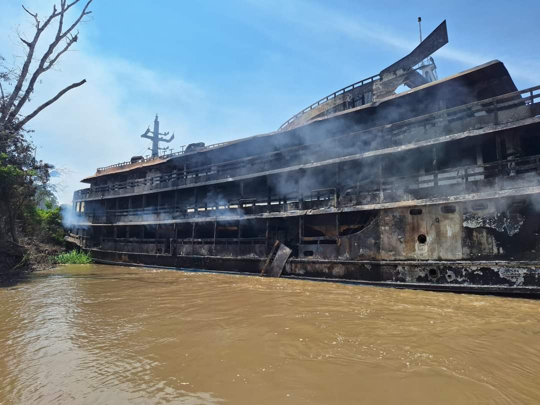Incêndio em barco no AM: três vítimas são transferidas para Manaus