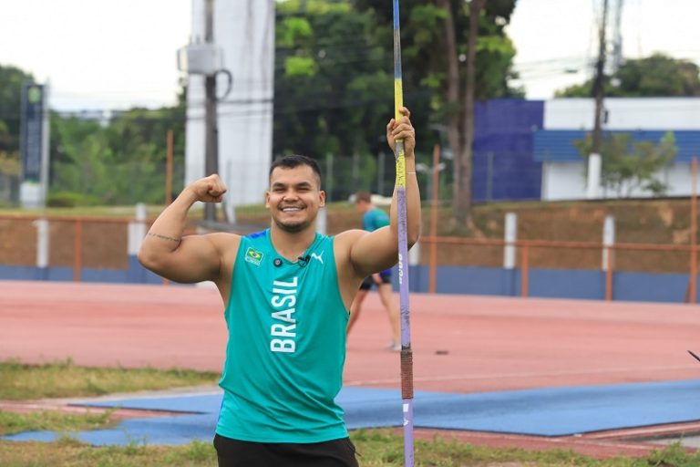 Atleta treina na Vila Olímpica de Manaus