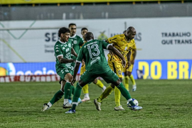 Sassá foi o autor do gol de empate do Amazonas FC