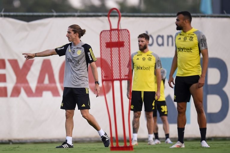 Ex-lateral estava comandando equipe Sub-20 do Flamengo