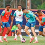 Martinelli e André durante treino pela Seleção Brasileira no CT do Palmeiras, em São Paulo
