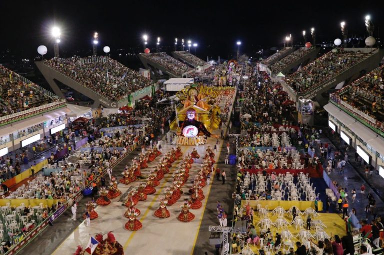 Desfile das agremiações acontece no Sábado Gordo de Carnaval, em 1º de março