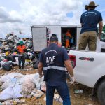 Descarte de produtos apreendidos em Manaus (Foto: Divulgação/Adaf)