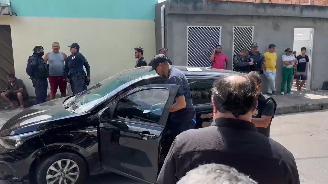 Funcionário da prefeitura é encontrado morto dentro de carro em Manaus