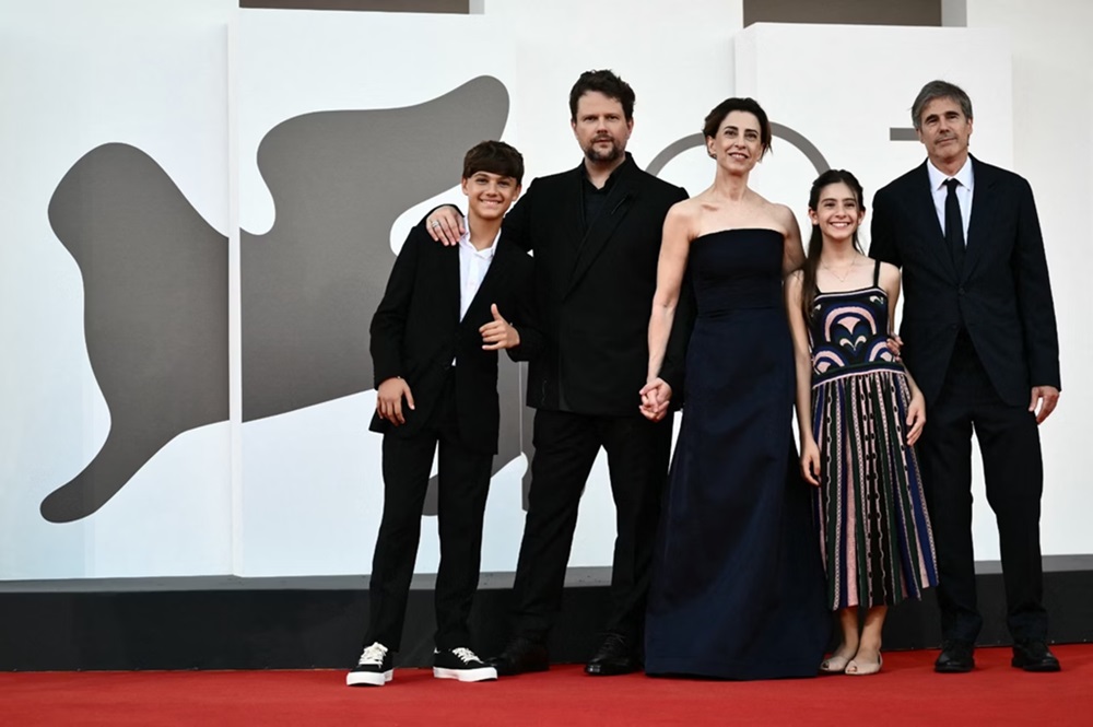 Parte do elenco esteve em Los Angeles, na entrega do Globo de Ouro