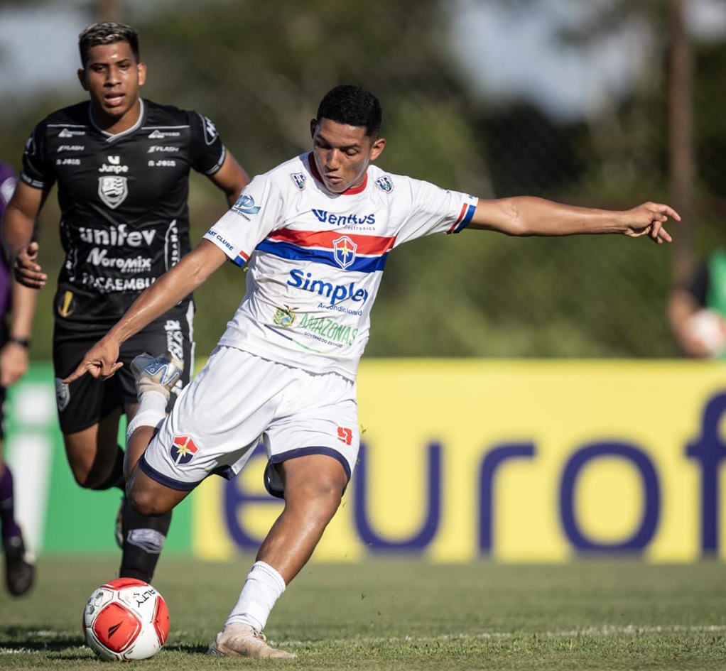 Atacante do Fast Clube marcou o golaço contra o Votuporanguense-SP