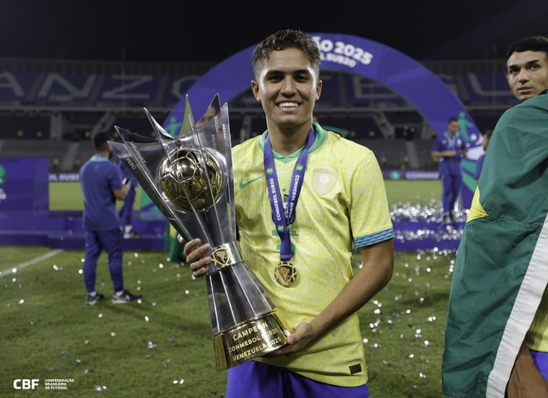 Natural de Tefé, Paulinho é jogador do Vasco.