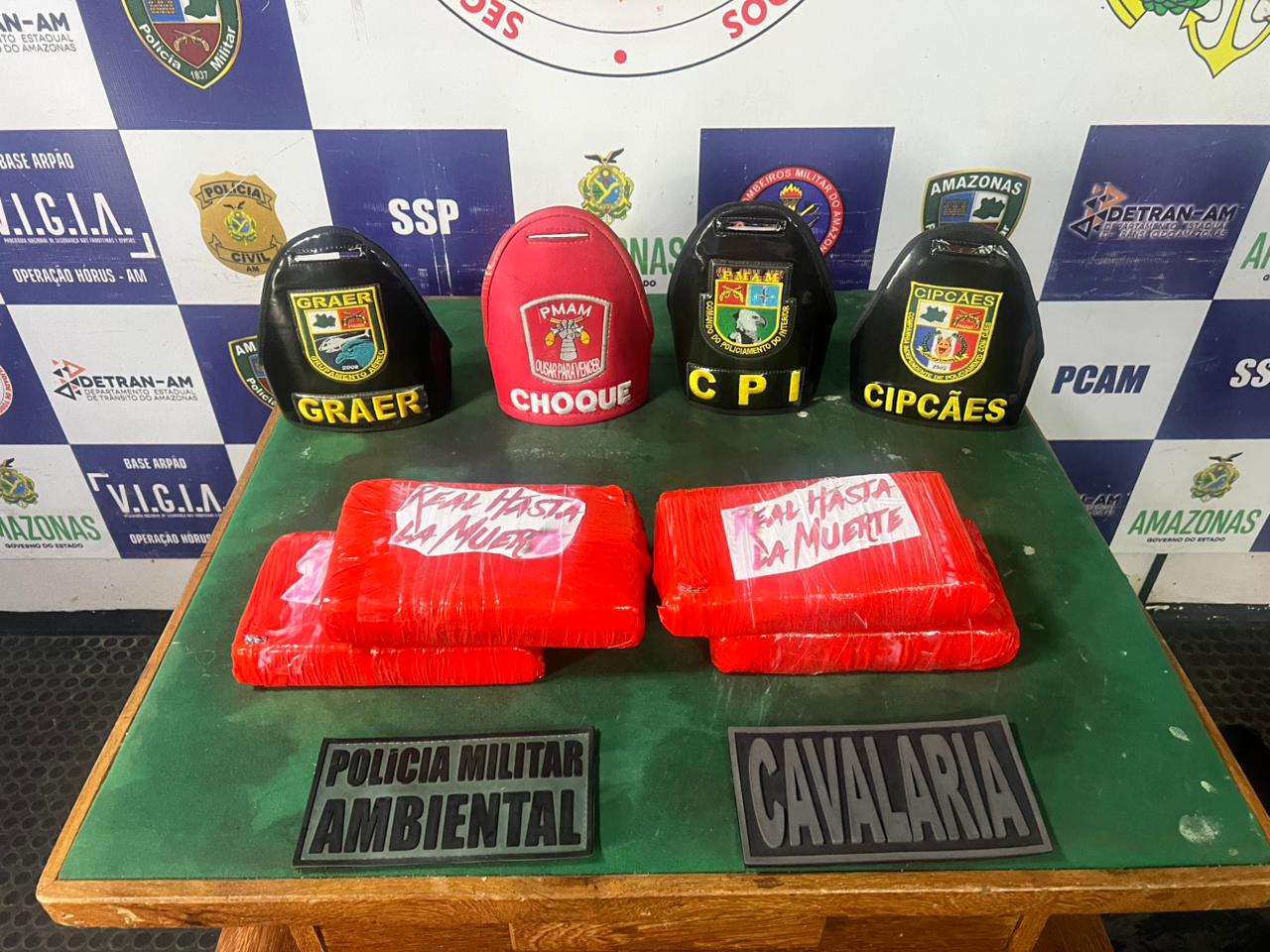 Polícia apreende 5kg de cocaína em lancha com auxílio de cão policial no Amazonas