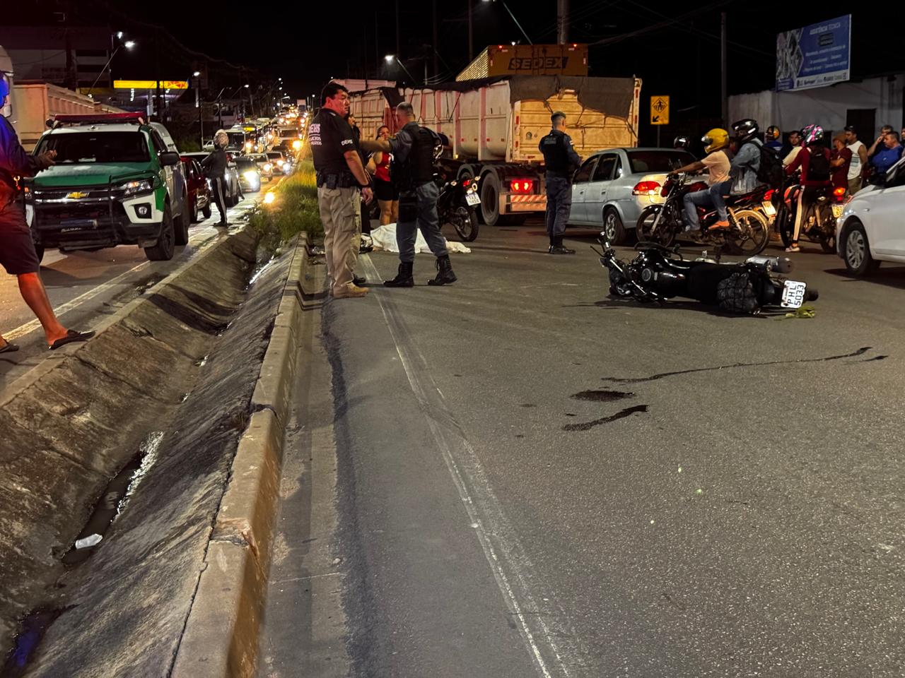 Mulher morre após ser atropelada por carro em grave acidente na Avenida Torquato Tapajós