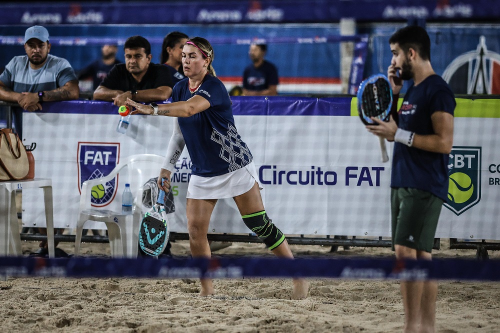 Circuito FAT de Beach Tennis tem 17 categorias em disputa