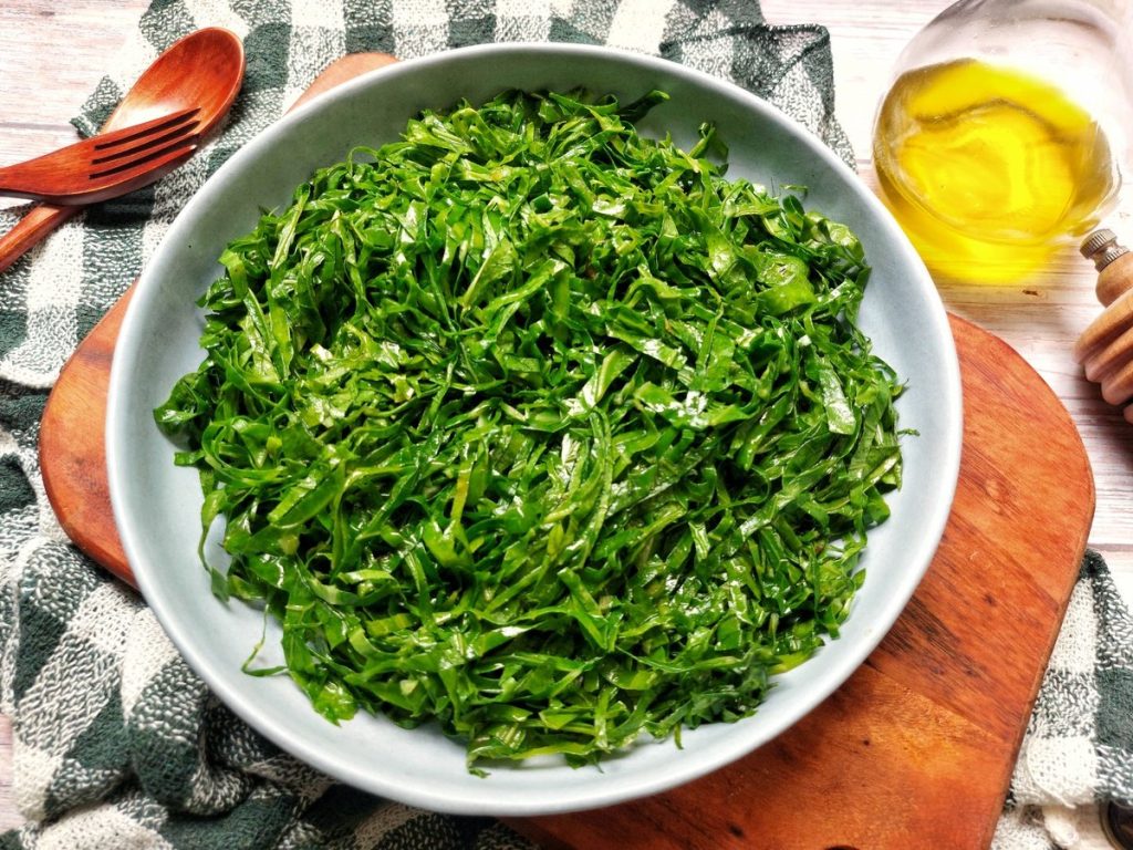 A couve é um superalimento recomendado por nutricionistas para a boa saúde do organismo (Foto: reprodução)