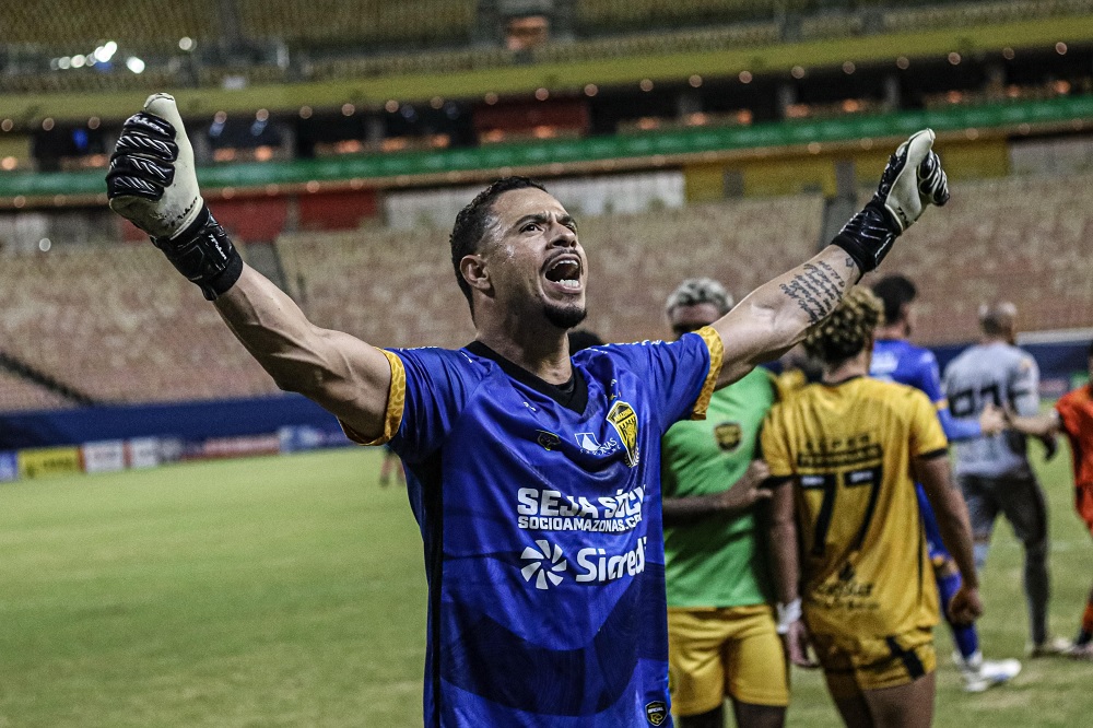Goleiro do Amazonas brilhou com defesa na disputa por pênaltis