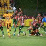 Sassá começou o duelo como titular