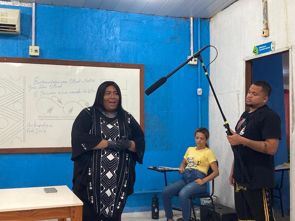 Thais Kokama é uma das alunas do projeto