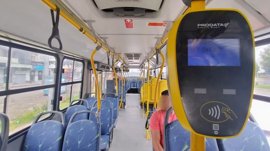 Ônibus do transporte coletivo de Manaus circulando na cidade