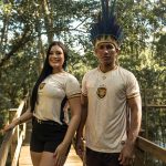 Novo manto apresenta grafismos e elementos que remetem à arte indígena e à simbologia da floresta