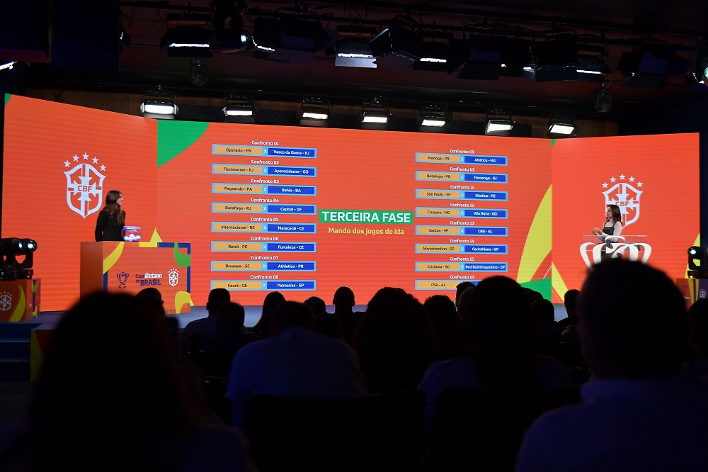Terceira fase da competição marca a entrada de 12 clubes que se classificaram diretamente para esta etapa