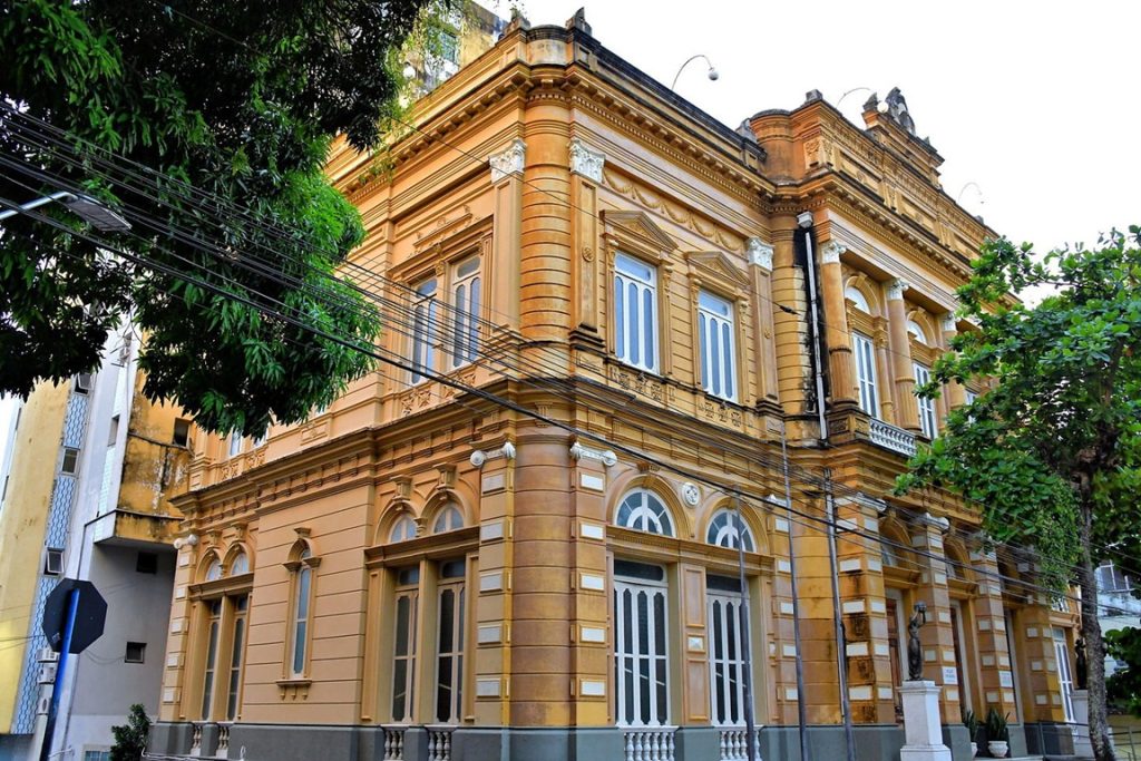Palácio Rio Branco carrega em suas paredes a memória dos tempos em que Manaus sonhava em ser a "Paris dos Trópicos"