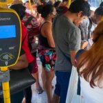 Ônibus do transporte coletivo de Manaus circulando pela avenida Brasil
